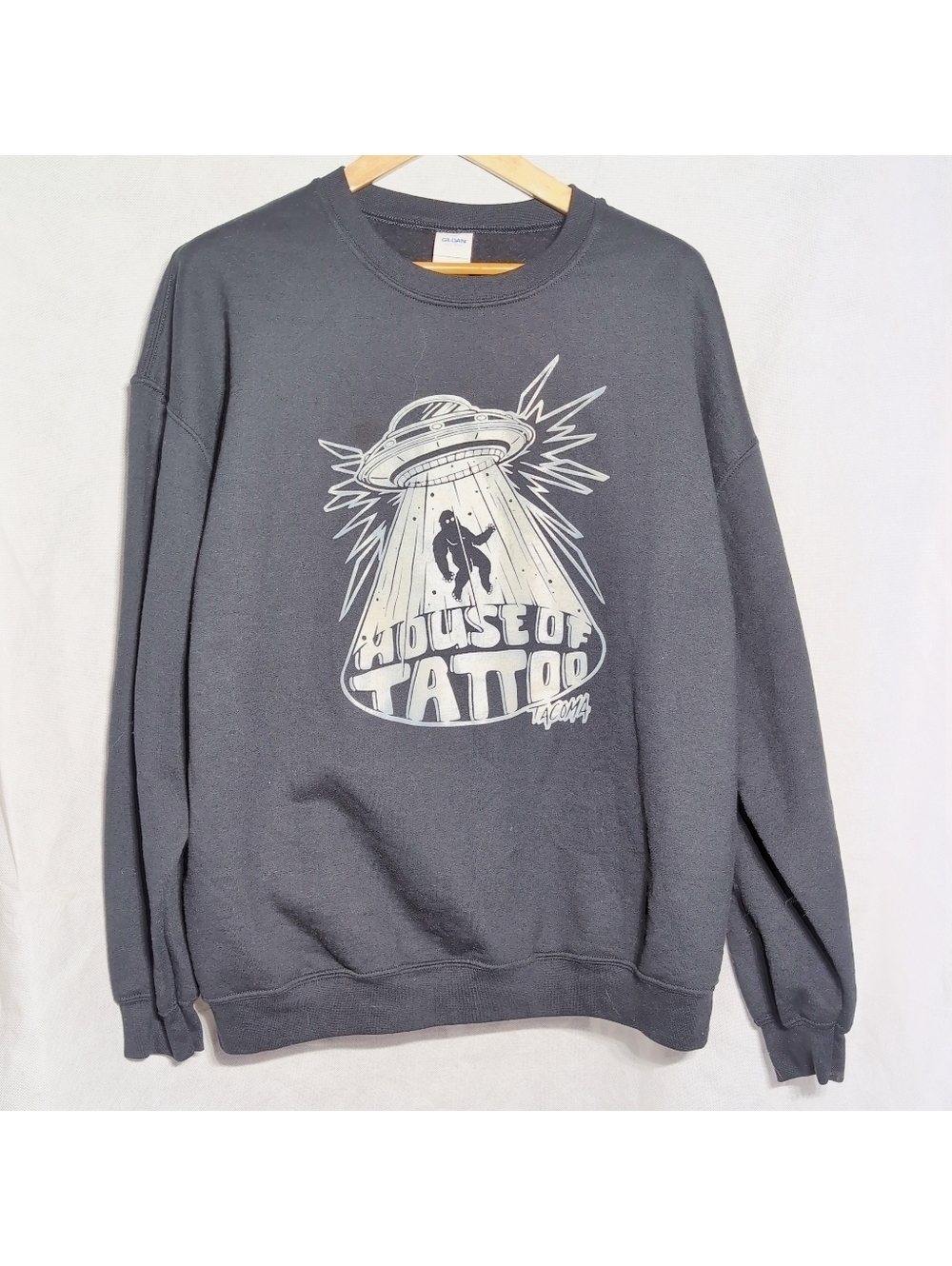House Of Tattoo Tacoma Bigfoot Sasquatch UFO Sweatshirt XL